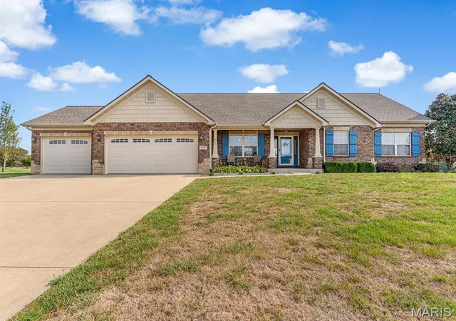 Photo 1 of Single family home for sale at 4009 Autumn Oak Dr, Smithton, IL 62285 | MLS# MIS26057835 | Listing updated on 2026-09-24