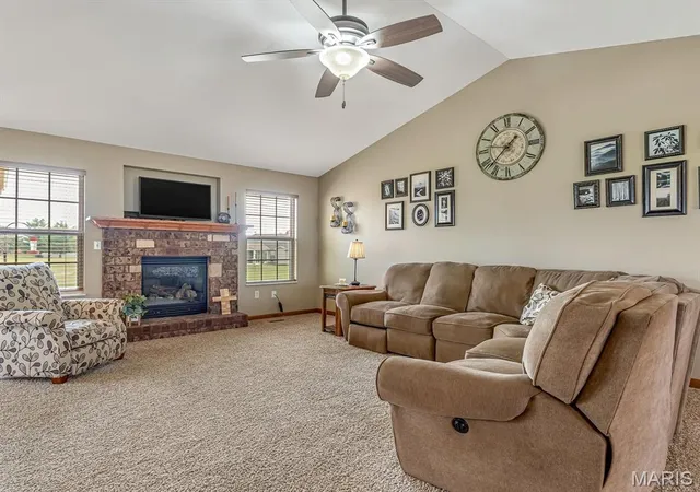 Photo 3 of Single family home for sale at 4009 Autumn Oak Dr, Smithton, IL 62285 | MLS# MIS26057835 | Listing updated on 2026-09-24