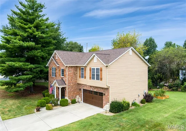 Photo 3 of Single family home for sale at 1126 E 3rd Street, O Fallon, IL 62269 | MLS# MIS26057842 | Listing updated on 2026-09-14