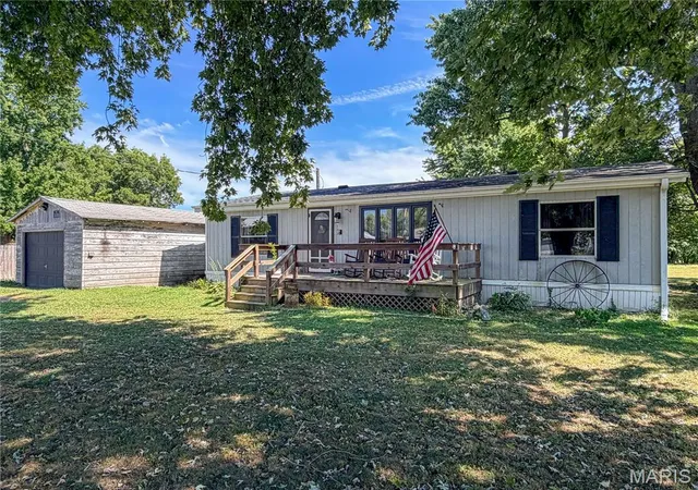 Photo 1 of Manufactured home for sale at 105 N Ash St, Coffeen, IL 62017 | MLS# MIS26057845 | Listing updated on 2026-09-10