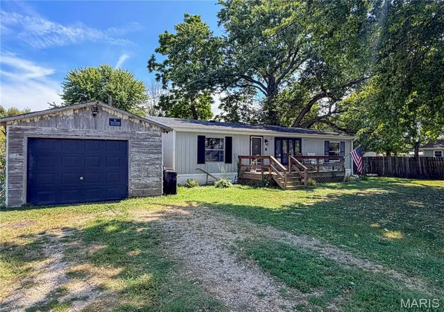 Photo 2 of Manufactured home for sale at 105 N Ash St, Coffeen, IL 62017 | MLS# MIS26057845 | Listing updated on 2026-09-10