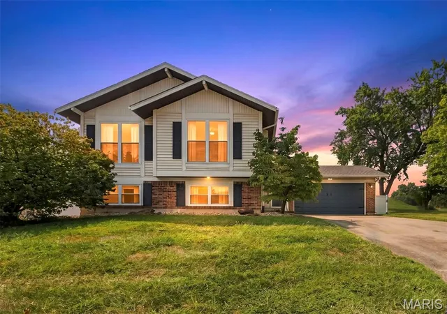 Photo 1 of Sale Pending at 1128 Spencer Rd, Saint Peters, MO 63376 | MLS# MIS26057849 | Listing updated on 2026-09-18