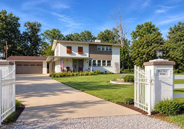 Photo 2 of Single family home for sale at 8309 Lebanon Rd, Troy, IL 62294 | MLS# MIS26057852 | Listing updated on 2026-09-13
