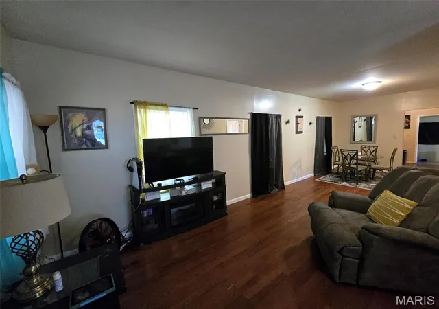 Photo 3 of Single family home for sale at 811 Elm St, Cape Girardeau, MO 63703 | MLS# MIS26057858 | Listing updated on 2026-09-08