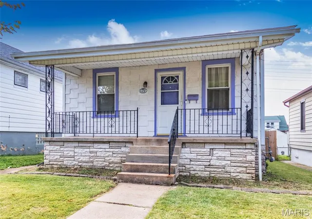 Photo 1 of Sale Pending at 6256 Hoffman Ave, Saint Louis, MO 63139 | MLS# MIS26057863 | Listing updated on 2026-10-06