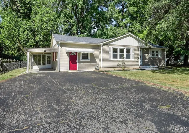 Photo 1 of Sale Pending at 113 N Bend Dr, Fairview Heights, IL 62208 | MLS# MIS26057866 | Listing updated on 2026-09-13