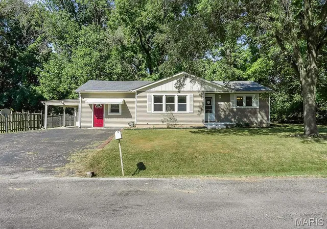 Photo 2 of Sale Pending at 113 N Bend Dr, Fairview Heights, IL 62208 | MLS# MIS26057866 | Listing updated on 2026-09-13