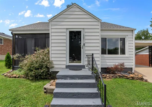 Photo 1 of Single family home for sale at 1507 N Henderson St, Cape Girardeau, MO 63701 | MLS# MIS26057868 | Listing updated on 2026-10-08