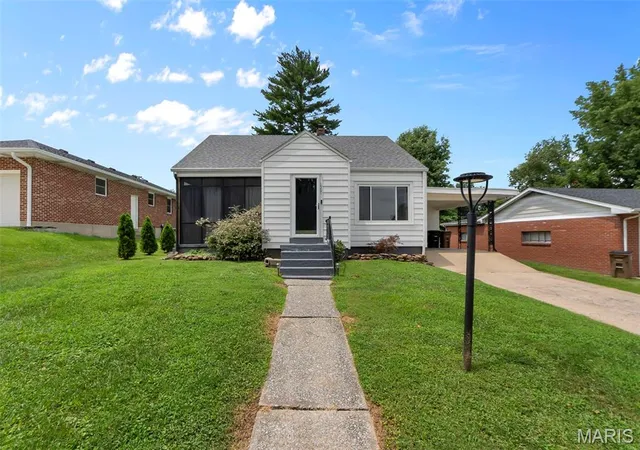 Photo 3 of Single family home for sale at 1507 N Henderson St, Cape Girardeau, MO 63701 | MLS# MIS26057868 | Listing updated on 2026-10-08