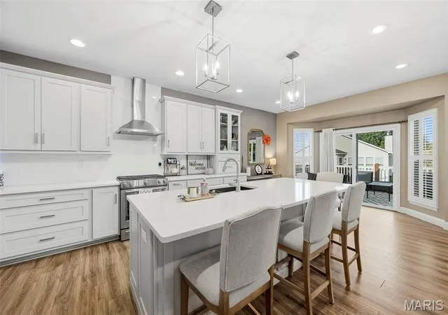 Photo 2 of Sale Pending at 513 Country Chase Dr, Lake Saint Louis, MO 63367 | MLS# MIS26057878 | Listing updated on 2026-09-17
