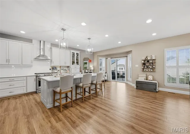 Photo 3 of Sale Pending at 513 Country Chase Dr, Lake Saint Louis, MO 63367 | MLS# MIS26057878 | Listing updated on 2026-09-17