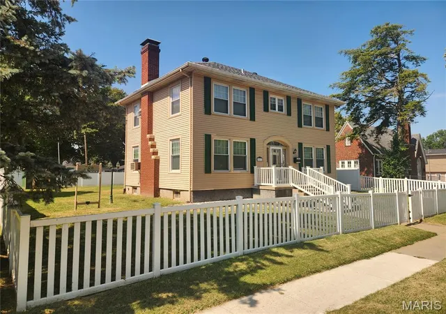 Photo 2 of Single family home for sale at 506 N State St, Jerseyville, IL 62052 | MLS# MIS26057879 | Listing updated on 2026-10-05