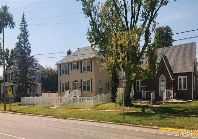 Photo 3 of Single family home for sale at 506 N State St, Jerseyville, IL 62052 | MLS# MIS26057879 | Listing updated on 2026-10-05