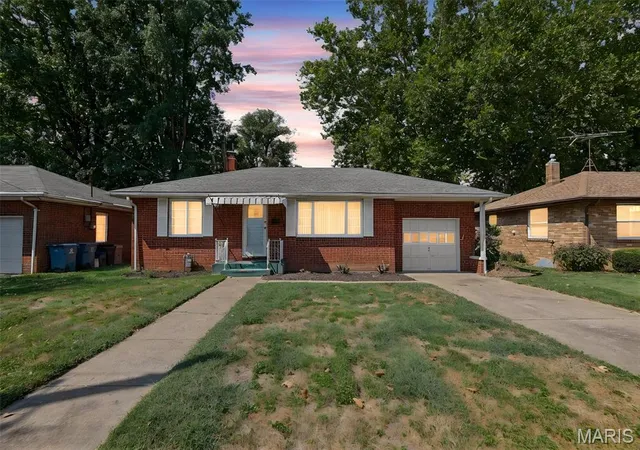 Photo 2 of Single family home for sale at 1142 Beaumont St, Alton, IL 62002 | MLS# MIS26057880 | Listing updated on 2026-09-21