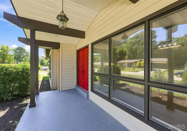 Photo 2 of Sale Pending at 13126 Dartagnan Ct, Saint Louis, MO 63141 | MLS# MIS26057896 | Listing updated on 2026-09-14