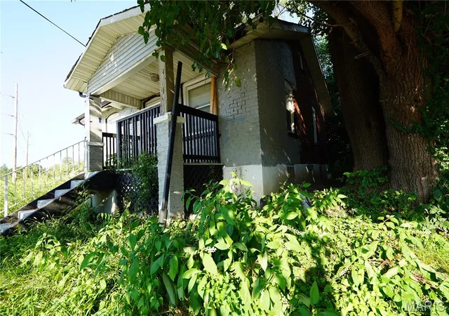 Photo 1 of Single family home for sale at 2111 Crescent Ave, Saint Louis, MO 63121 | MLS# MIS26057901 | Listing updated on 2026-10-01