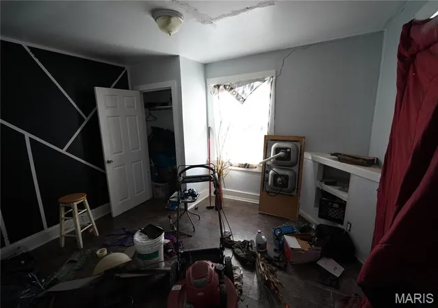 Photo 4 of Single family home for sale at 2111 Crescent Ave, Saint Louis, MO 63121 | MLS# MIS26057901 | Listing updated on 2026-10-01