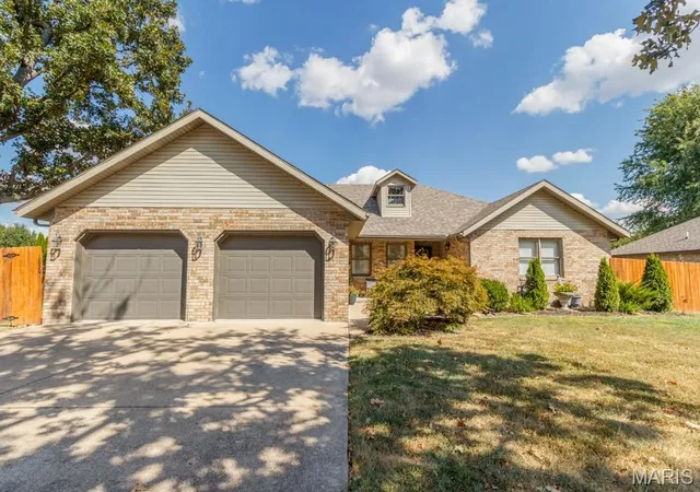 Photo 2 of Single family home for sale at 1830 Cypress Dr, Lebanon, MO 65536 | MLS# MIS26057909 | Listing updated on 2026-09-24