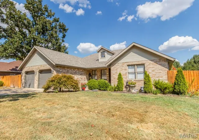 Photo 3 of Single family home for sale at 1830 Cypress Dr, Lebanon, MO 65536 | MLS# MIS26057909 | Listing updated on 2026-09-24
