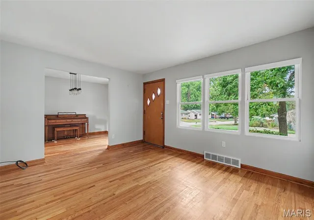 Photo 1 of Single family home for sale at 502 Pine St, Saint Charles, MO 63301 | MLS# MIS26057910 | Listing updated on 2026-10-03