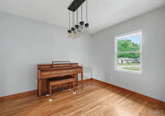 Photo 2 of Single family home for sale at 502 Pine St, Saint Charles, MO 63301 | MLS# MIS26057910 | Listing updated on 2026-10-03