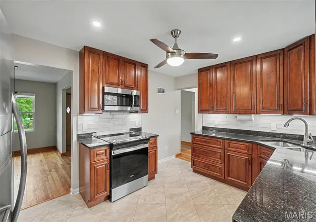 Photo 4 of Single family home for sale at 502 Pine St, Saint Charles, MO 63301 | MLS# MIS26057910 | Listing updated on 2026-10-03