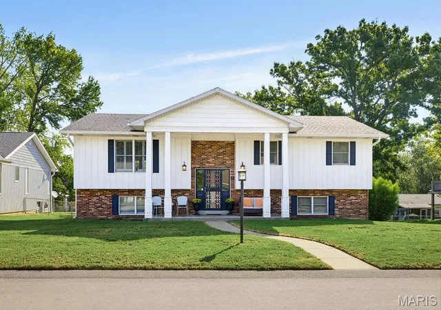 Single family home for sale at 2012 Concord Pl, Cape Girardeau, MO 63701 | MLS# MIS26057915
