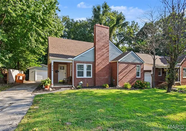 Photo 2 of Single family home for sale at 416 Brentwood Blvd, Alton, IL 62002 | MLS# MIS26057918 | Listing updated on 2026-09-14