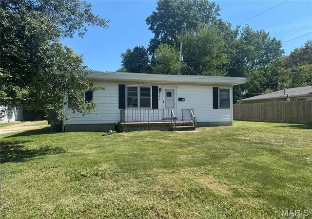 Single family home for sale at 546 N 40th Street, Belleville, IL 62226 | MLS# MIS26057922
