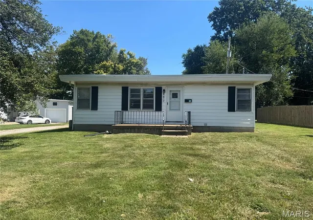 Photo 2 of Single family home for sale at 546 N 40th Street, Belleville, IL 62226 | MLS# MIS26057922 | Listing updated on 2026-09-21