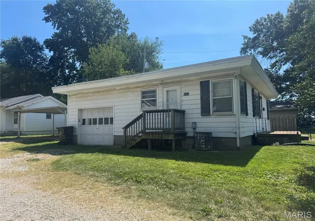 Photo 3 of Single family home for sale at 546 N 40th Street, Belleville, IL 62226 | MLS# MIS26057922 | Listing updated on 2026-09-21
