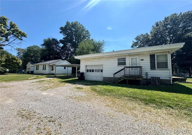 Photo 3 of Single family home for sale at 546 N 40th Street, Belleville, IL 62226 | MLS# MIS26057922 | Listing updated on 2026-09-21