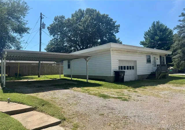 Photo 4 of Single family home for sale at 546 N 40th Street, Belleville, IL 62226 | MLS# MIS26057922 | Listing updated on 2026-09-21