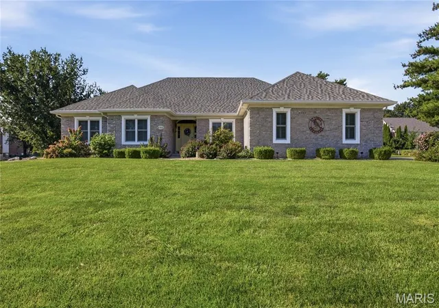 Photo 1 of Sale Pending at 306 Armin Cir, Columbia, IL 62236 | MLS# MIS26057928 | Listing updated on 2026-09-14