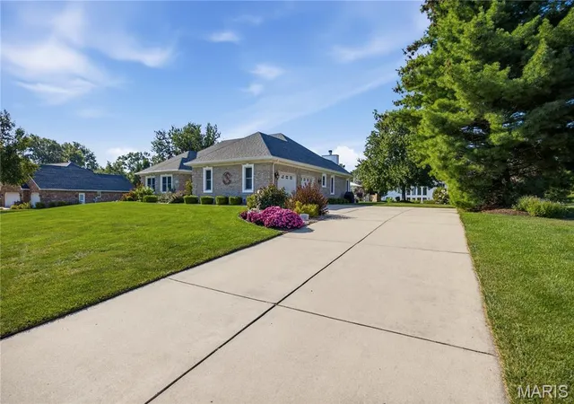 Photo 65 of Sale Pending at 306 Armin Cir, Columbia, IL 62236 | MLS# MIS26057928 | Listing updated on 2026-09-14
