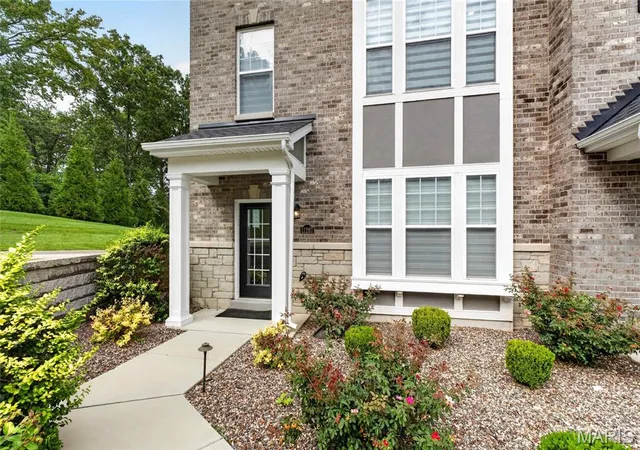 Photo 2 of Townhouse for sale at 11267 Talamore Cir, Saint Louis, MO 63131 | MLS# MIS26057943 | Listing updated on 2026-10-05