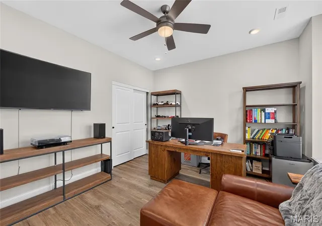 Photo 3 of Townhouse for sale at 11267 Talamore Cir, Saint Louis, MO 63131 | MLS# MIS26057943 | Listing updated on 2026-10-05