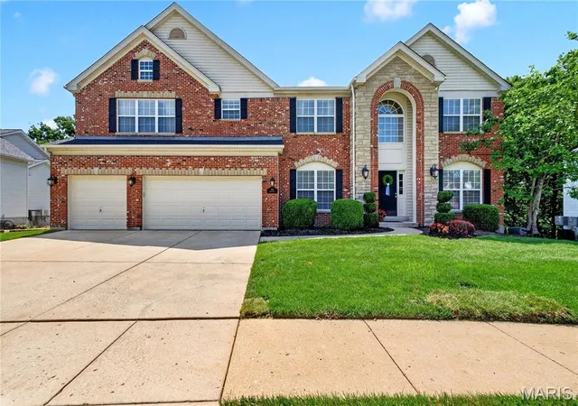 Single family home for sale at 414 Gillham Ct, Ballwin, MO 63021 | MLS# MIS26057947