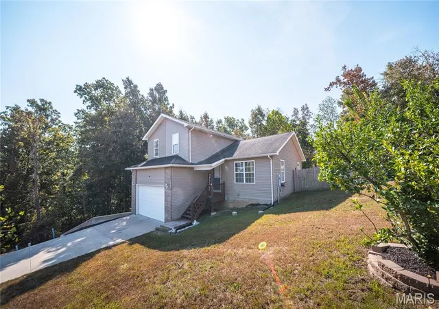 Photo 1 of Sale Pending at 15804 Trace Dr, Saint Robert, MO 65584 | MLS# MIS26057951 | Listing updated on 2026-09-13