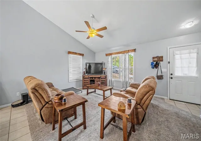 Photo 3 of Sale Pending at 15804 Trace Dr, Saint Robert, MO 65584 | MLS# MIS26057951 | Listing updated on 2026-09-13