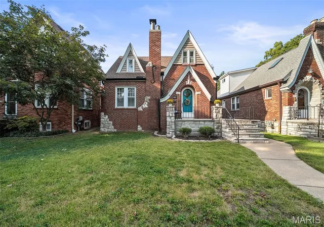 Photo 2 of Single family home for sale at 4108 Toenges Ave, Saint Louis, MO 63116 | MLS# MIS26057954 | Listing updated on 2026-10-07
