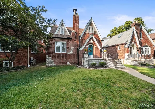 Photo 3 of Single family home for sale at 4108 Toenges Ave, Saint Louis, MO 63116 | MLS# MIS26057954 | Listing updated on 2026-10-07