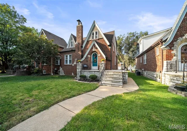 Photo 3 of Single family home for sale at 4108 Toenges Ave, Saint Louis, MO 63116 | MLS# MIS26057954 | Listing updated on 2026-10-22