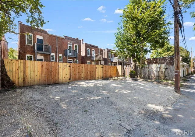 Photo 22 of Single family home for sale at 2911 Sidney St, Saint Louis, MO 63104 | MLS# MIS26057955 | Listing updated on 2026-10-06