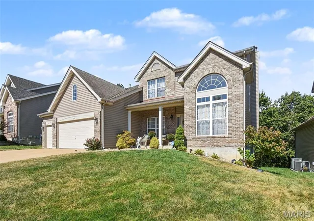 Photo 3 of Single family home for sale at 225 Romaine Spring View, Fenton, MO 63026 | MLS# MIS26057960 | Listing updated on 2026-09-14