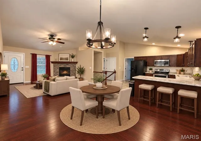Photo 3 of Sale Pending at 10904 Mahogany Dr, Foristell, MO 63348 | MLS# MIS26057983 | Listing updated on 2026-09-14