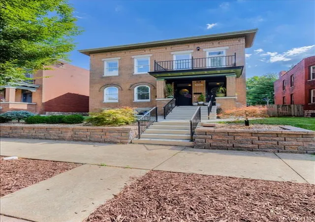 Photo 2 of Sale Pending at 4026 Russell Blvd, Saint Louis, MO 63110 | MLS# MIS26057989 | Listing updated on 2026-09-13