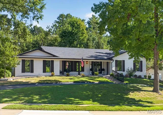 Photo 1 of Sale Pending at 14391 Ladue Rd, Chesterfield, MO 63017 | MLS# MIS26057991 | Listing updated on 2026-09-22
