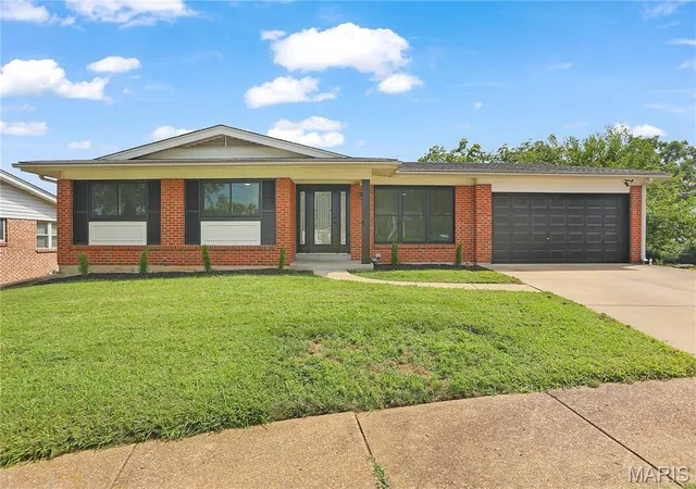 Photo 1 of Single family home for sale at 10612 Ashburn Ct, Saint Louis, MO 63123 | MLS# MIS26057992 | Listing updated on 2026-09-17