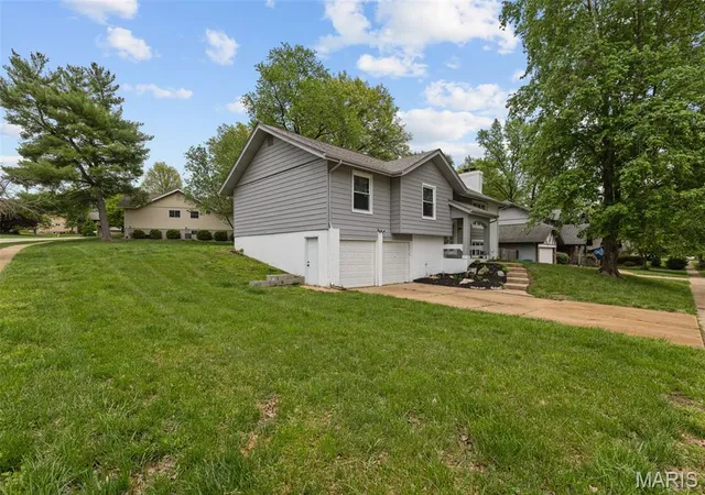 Photo 2 of Single family home for sale at 12897 Nimes Dr, Saint Louis, MO 63141 | MLS# MIS26058001 | Listing updated on 2026-09-14